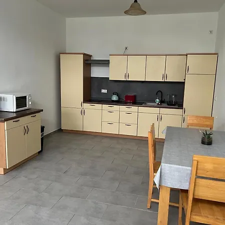 Grosse Ferienwohnung Bis Zu 4 Personen Voll Ausgestattet Apartment *